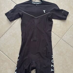 Ryzon triathlon suit